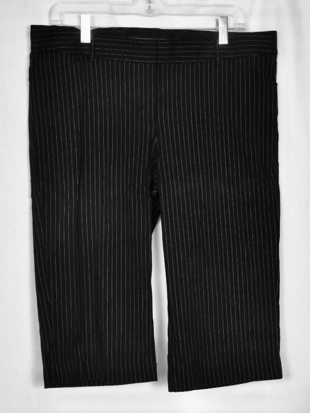 Express Design Studio Editor Black Pinstripe Low Rise Capris Women’s Size 12